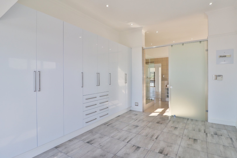 8 Bedroom Property for Sale in Reebok Western Cape